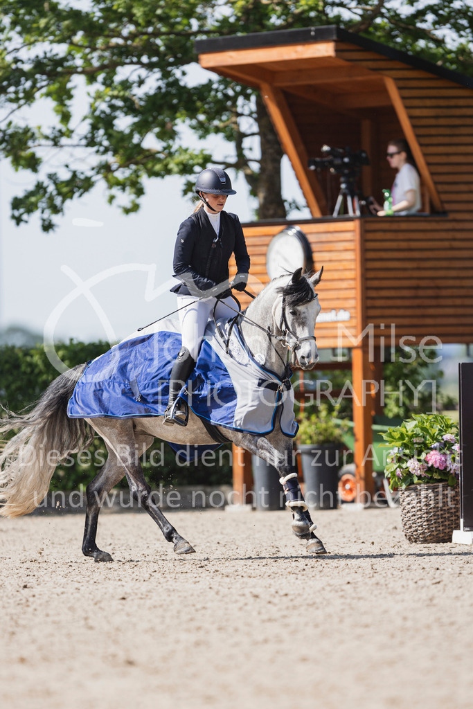 250621_Lemwerder_QualiBuChaPonys5j-131 | Deine schönsten Turniermomente als professionelle Fotos! Entdecke hochwertige Pferdesport-Fotografie im Online-Shop. Jetzt Fotos finden & bestellen!