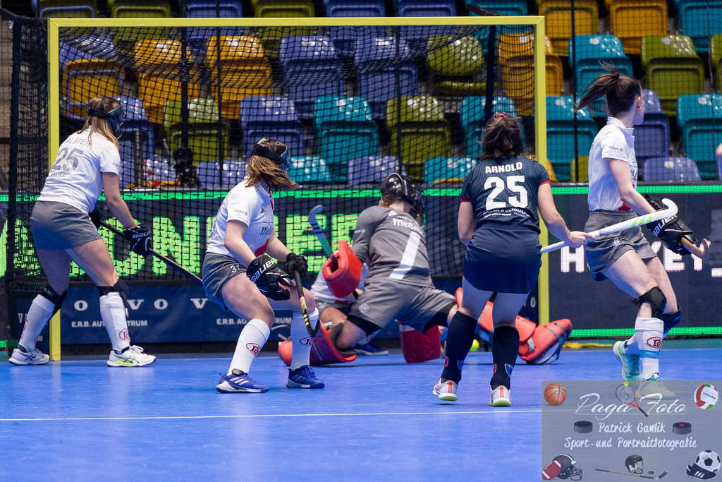 Volvo E.R.B. Final 4 Halbfinale Frauen: Der Club an der Alster - Berlienr HC, 25.01.2025 | Pahila Arnold (Berliner HC #25) erzielt ein Tor nac heiner Ecke, Der Club an der Alster - Berliner HC, Frankfurt, Süwag Arena, 25.1.2025 - Realisiert mit Pictrs.com