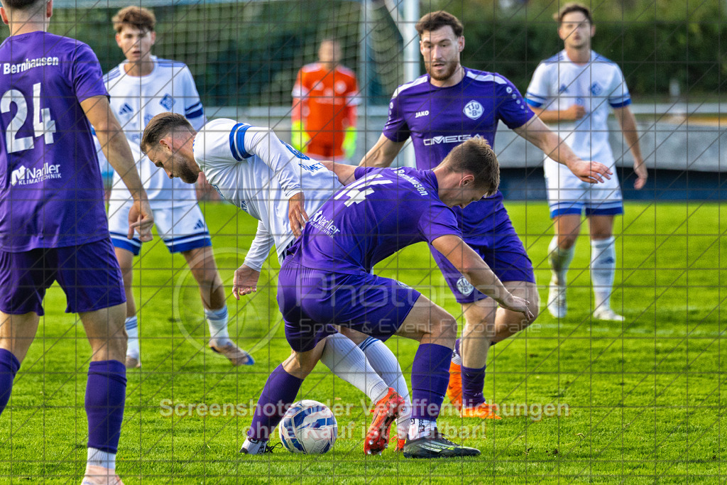 20261010_155042_0730-Bearbeitet_(c)_by_PhotoPeet | #,1.FC Eislingen (weiß) vs. TSV Bernhausen (lila), Fussball, Landesliga 2 - wfv, 11. Spieltag, Saison 2026/2027, Rasenplatz, Eichbachstation, Haldenstraße, 73054 Eislingen, 10.10.2026 - 15:30 Uhr,Foto: PhotoPeet / Sport- &amp; Eventfotografie / Peter Harich