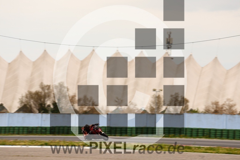 0606-20260402_02802 | Schöne Erinnerungen an spannende Momente - das festzuhalten ist unser Job. PIXELrace.de ist seit 2003 auf den Rennstrecken Europas unterwegs um die Action draußen beim Fahren und die wunderbare Stimmung imm Fahrerlager für euch einzufangen.