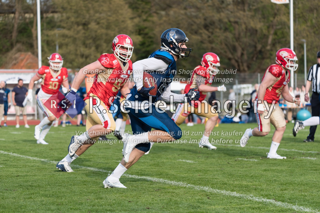American Football, Pre-Season 2023, Testspiel, Lübeck Cougars - Hamburg Blue Devils, Buniamshof (Lübeck), 22.04.2023 | Sportfotos aus Hamburg, Eventfotos oder freie Arbeiten von R.Seidel Imagery – einfach online kaufen.