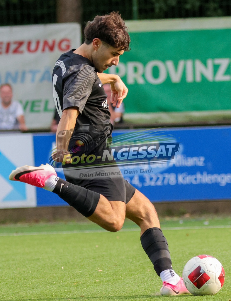 BV Stift Quernheim - TuS Dielingen | Auf dem Bild zu sehen: schwarz BV Stift Quernheim: Luis Celik BV Stift Quernheim, TuS Dielingen, Saison 26/27, Bezirksliga, Stift Quernheim, Deutschland - Realisiert mit Pictrs.com