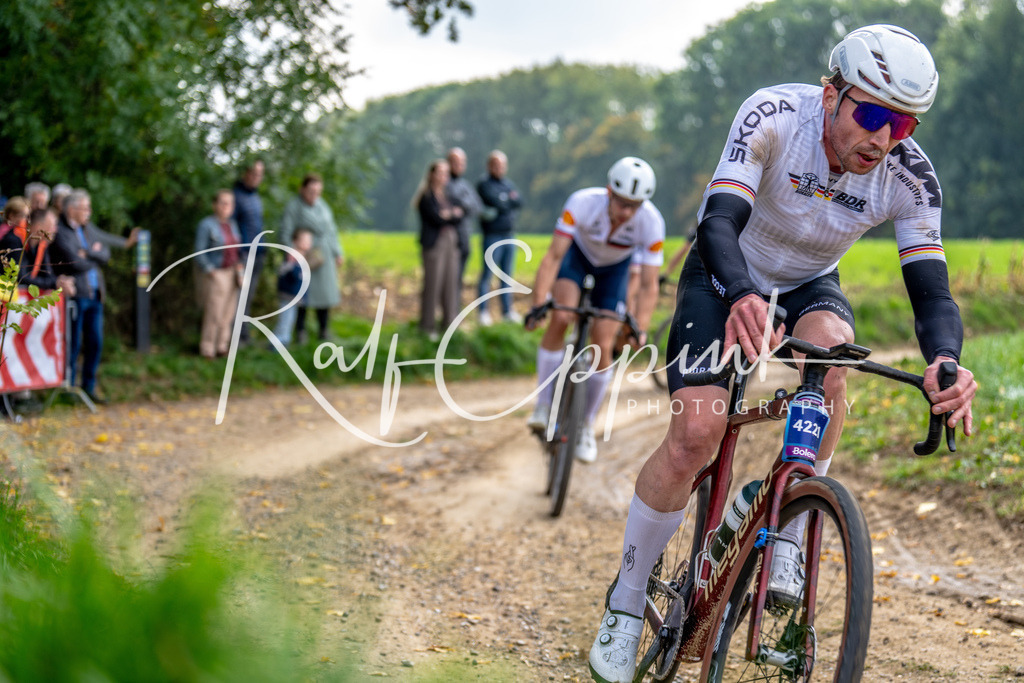 Ralf Eppink Photography 20251012_DSC03694 | Sportfotografie, Eventfotografie, Porträtfotografie, Radsport Fotograf, Triathlon Fotograf, Düsseldorf Fotograf, Köln Fotograf, Actionfotografie, Teamfotografie, Peoplefotografie, Business Portraits, Veranstaltungsfotografie, Reportagefotografie - Realisiert mit Pictrs.com