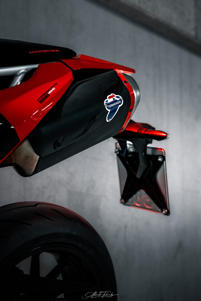Hypermotard 698 Mono | Entdecken Sie die faszinierende Welt von Alexander Tschuncky Arts: Kreative Fotografie, atemberaubende Automobilkunst und hochwertiger Bilderdruck. Lassen Sie sich inspirieren! - Realisiert mit Pictrs.com