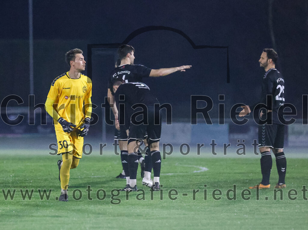 2024-03-15_006_FC_Schwaig_gegen_1_FC_Garmisch-Partenkirchen | Oberding, Deutschland, 15.03.2024:
Fußball, Landesliga Südost 2023 / 2024, 25. Spieltag, FC Schwaig gegen 1. FC Garmisch-Partenkirchen, Endergebnis: 4:0

Torwart Philipp Strunk (FC Schwaig, #30), Johannes Empl (FC Schwaig, #14), Mario Simak (FC Schwaig, #5), Nils Ehret (FC Schwaig, #25)

Foto: Christian Riedel / fotografie-riedel.net
