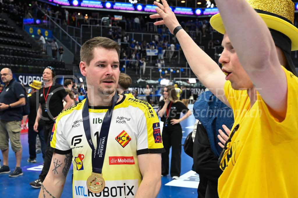 Zug United - HC Rychenberg - 25. April 2026 | Claudio Mutter (#13 HC Rychenberg Winterthur) und Markus Lindjerdet am L-UPL Superfinal-Spiel zwischen Zug United und HC Rychenberg am 25. April 2026 in der BCF Arena, Fribourg, Schweiz.Bild: Sportfotografie Markus Aeschimann | www.markus-aeschimann.ch - Realisiert mit Pictrs.com