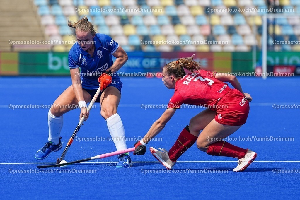 xydrx13082502008 | 13.08.2025, xydrx, Frauen EuroHockey Championship 2025, Gruppenphase, Gruppe B, Belgien - Schottland, Sparkassenpark Mönchengladbach: Rebecca Birch (SCO #25) im Zweikampf gegen Justine Rasir (BEL #3)