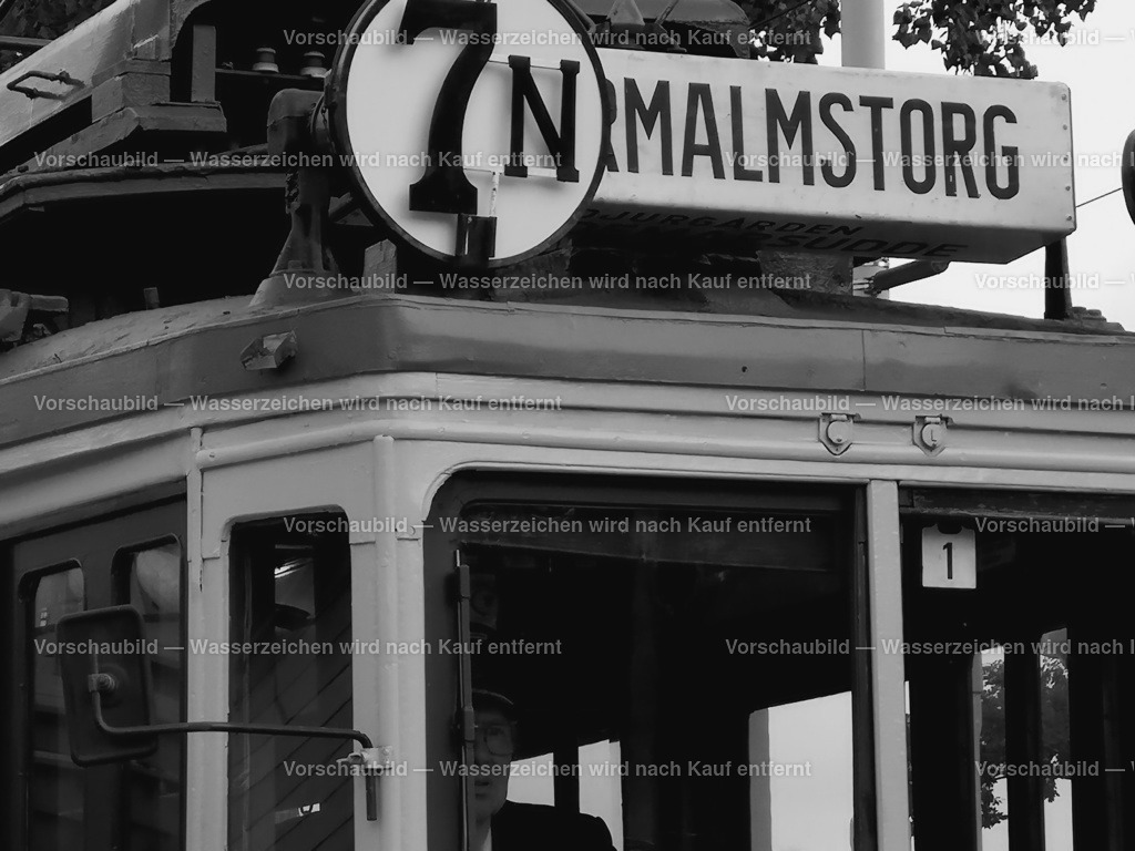 Stockholm-historische_Tram | online Fotogalerie mit schwarz-weiß Fotografien und Shop für zeitlose  Poster und Leinwände in stilvollem schwarz weiß  - Realisiert mit Pictrs.com