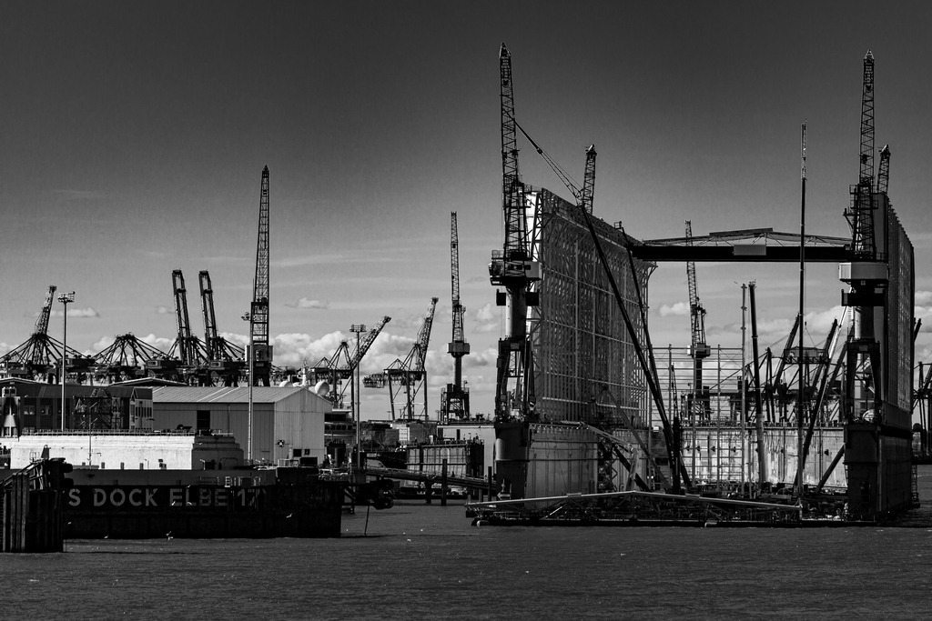 _MSC3585 | Fotografie, Shop, Art, Kunst, Feuer, Schwarzweiß, SW, BW, Black and White, Foto, Hamburg, Hamburger Hafen, Hamburg City, Hafen, Fotokunst, Photoart, Feuer, Feuerfotos, fire, fire photo - Realisiert mit Pictrs.com