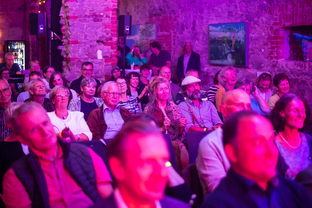 Tango meets Cuba | Tango meets Cuba mit den Klazz Brothers & Cuba Percussion im Forte Belvedere Leisnig zum Festival Hallo Leisnig 2022. - Realisiert mit Pictrs.com