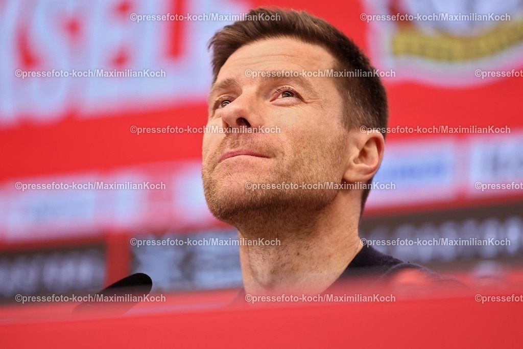 Lev15022501109 | 15.02.2025, Fußball, Bayer 04 Leverkusen - FC Bayern München, 1. Fußball Bundesliga, 22. Spieltag, BayArena, Saison 2024 2025: Pressekonferenz mit den Trainern nach dem Spiel - Cheftrainer Xabi Alonso (Bayer 04 Leverkusen Trainer)  DFB regulations prohibit any use of photographs as image sequences and or quasi-video.
