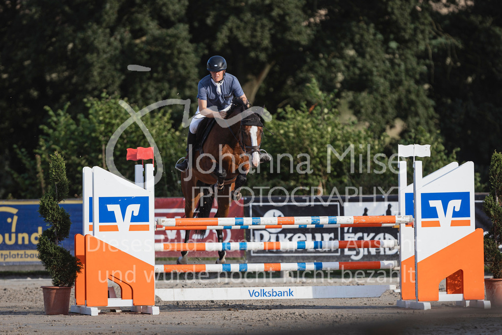 240628_LüPfSpTa_L-Spr-340 | Deine schönsten Turniermomente als professionelle Fotos! Entdecke hochwertige Pferdesport-Fotografie im Online-Shop. Jetzt Fotos finden & bestellen!