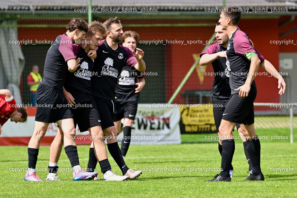 SV Rothenthurn vs. FC Nussdorf Debant | #7 Aleksandar Simic FC Nussdorf, Jubel FC Nussdorf Mannschaft, #8 Dennis Müller FC Nussdorf, #15 Lukas Huber FC Nussdorf, #2 Philipp Straganz FC Nussdorf, #17 Julian Graf FC Nussdorf, SV Rothenthurn vs. FC Nussdorf Debant, SV Rothenthurn vs. FC Nussdorf Debant am 04.05.2025 in Rothenthurn (Sportplatz Rothenthurn), Austria, (Photo by Bernd Stefan)