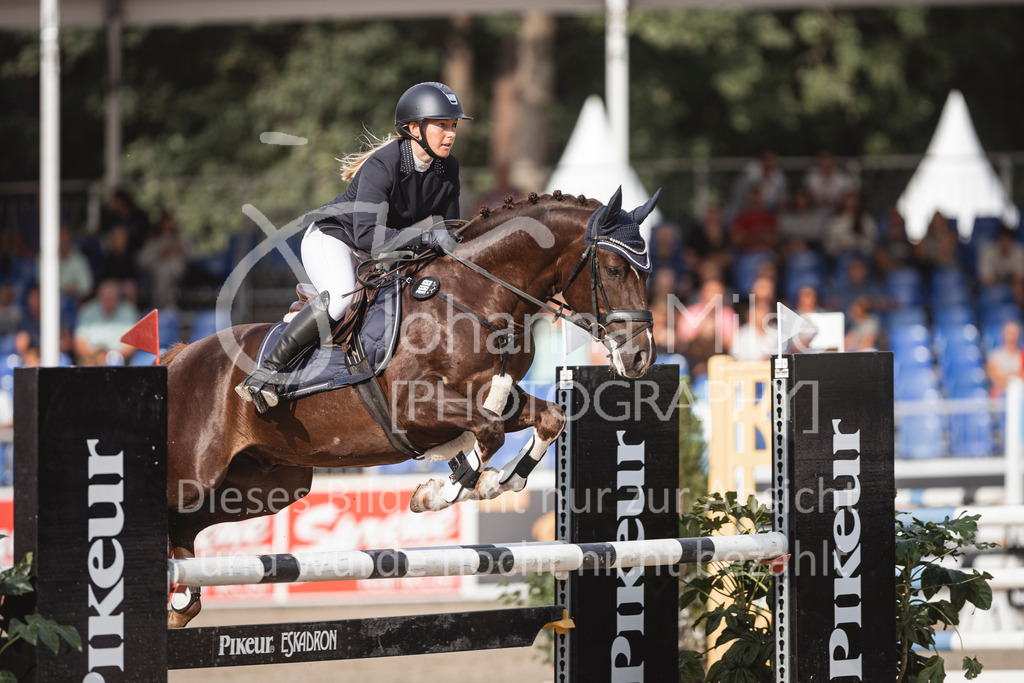 240906_BuCha_Pony-L-6j-208 | Deine schönsten Turniermomente als professionelle Fotos! Entdecke hochwertige Pferdesport-Fotografie im Online-Shop. Jetzt Fotos finden & bestellen!