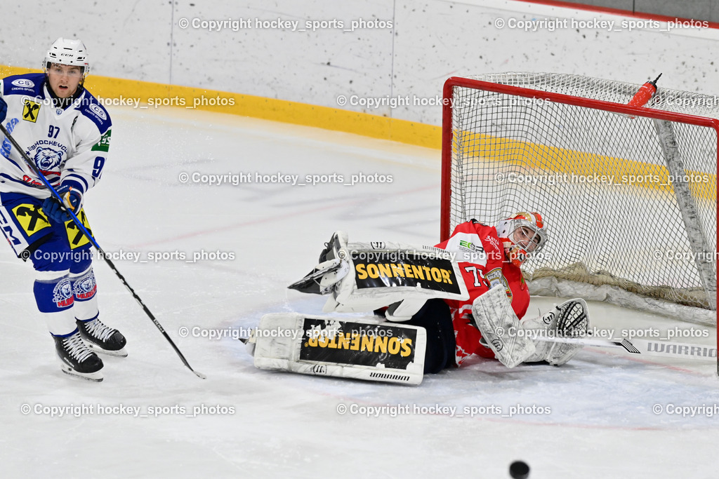 ESV Ferlach vs. UECR Eisbären Huben | #75 Kropiunig Ralf ESV Ferlach, #97 Fuetsch Johannes UECR EISBÄREN HUBEN, ESV Ferlach vs. UECR Eisbären Huben, ESV Ferlach vs. UECR Eisbären Huben am 31.10.2025 in Ferlach (HTC Eishalle Ferlach), Austria, (Photo by Bernd Stefan)