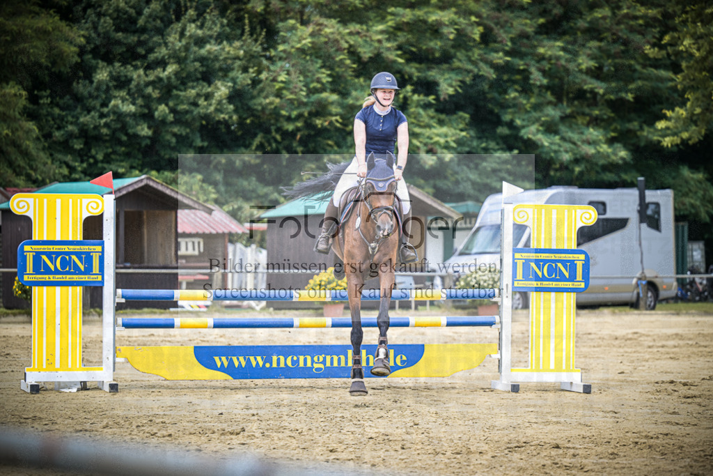 DOS_6852 | Entdecke hochwertige Reitturnierfotos von Foto Oger. Professionell, emotional und authentisch – jetzt Lieblingsmomente im Shop bestellen.Deutschlandweite Turnierfotografie. - Realisiert mit Pictrs.com