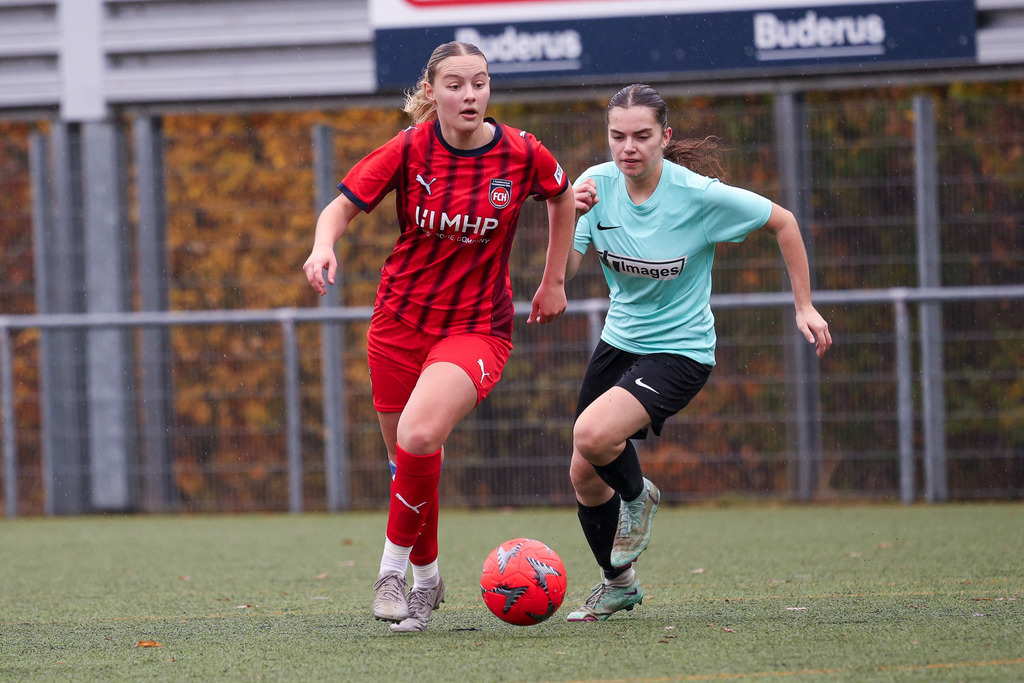 FCHWAS_251102_4424 | 1.FC Heidenheim 1846 II vs. SGM DJK-SV Wasseralfingen/Neuler, Fußball, Frauen, Bezirksliga, 2025/2026, 8. Spieltag, 02.11.2025 in Mergelstetten (Foto: Michael Bulling) - Realisiert mit Pictrs.com