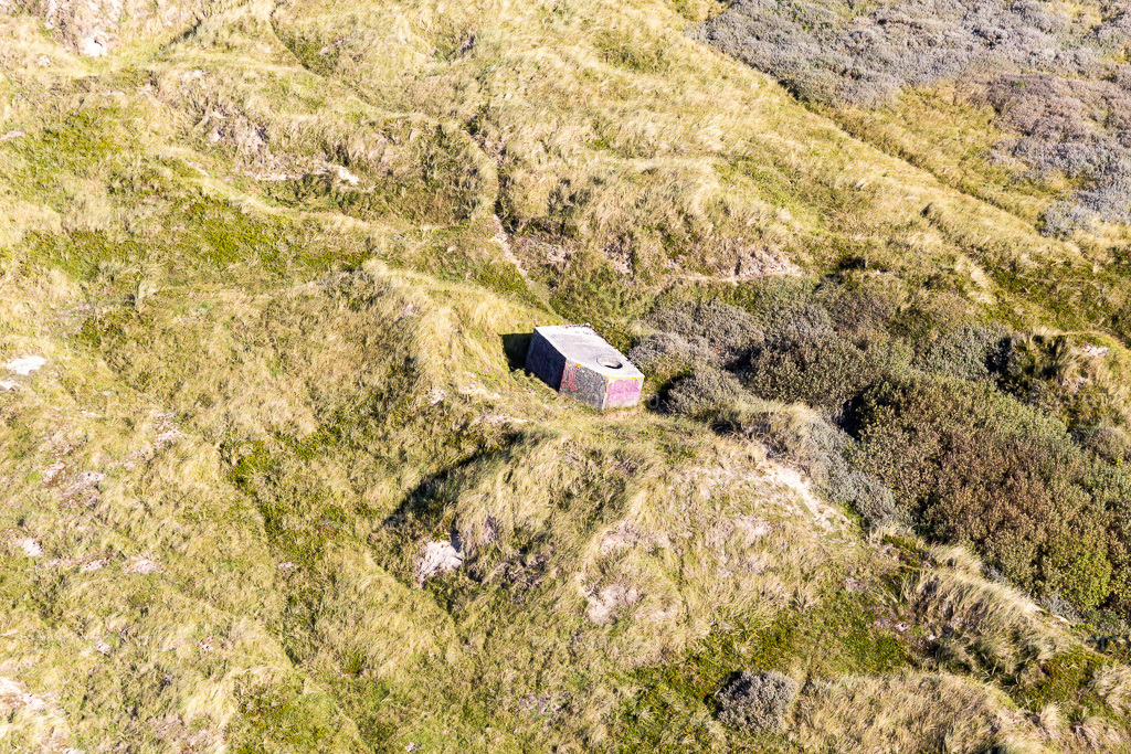 Vue aérienne: Bunkers dans les dunes à Fanø dans le département Syddanmark, Danemark. Photo: IMG_118630.jpg prise le 21/09/2019 par Werner Riehm/FLY-FOTO.euRésolution de l'original: 5472 x 3648 px