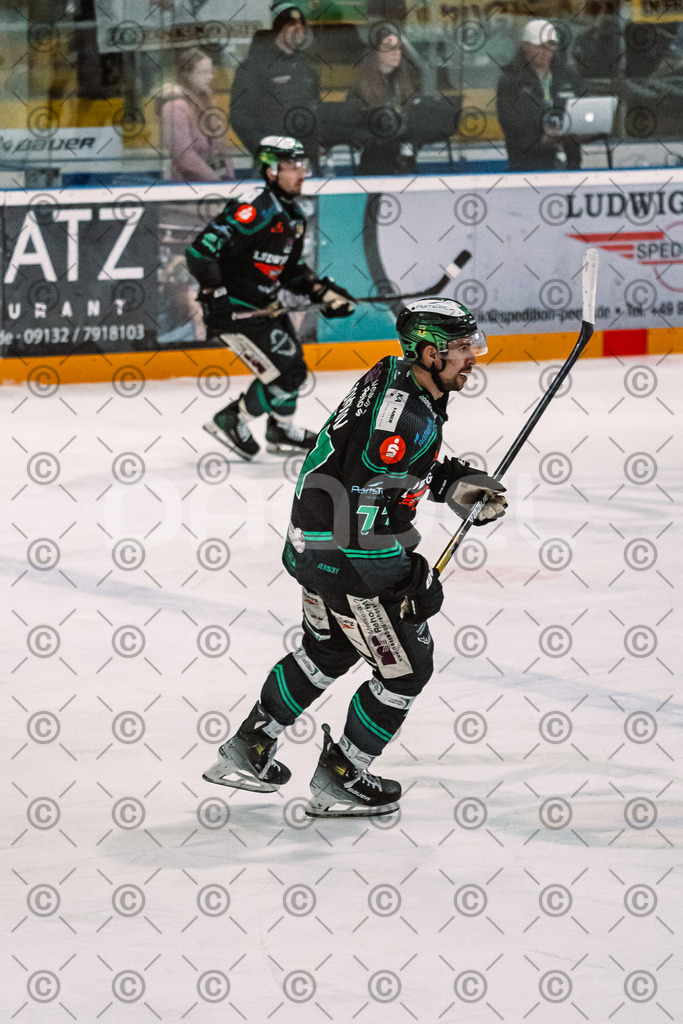 Alligators_vs_Erding_12_12_2025-079 | Höchstadt Alligators Fotogalerie: Eishockey-Action aus Franken. Professionelle Spielfotos, Portraits & Stadionbilder zum Download. Jetzt entdecken! - Realisiert mit Pictrs.com