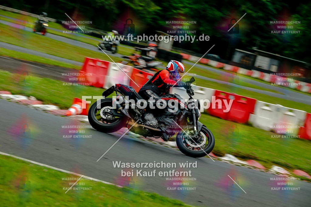 VBK-3692 | Hier findet Ihr Bilder von Touristenfahrten auf der Nürburgring Nordschleife oder von anderen Veranstaltungen die ich besucht habe. Viel Spass beim Durch Schauen 