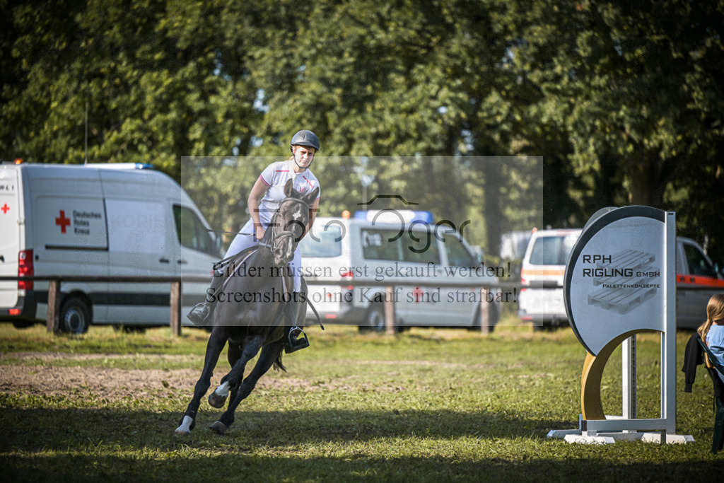 DOS_1188 | Entdecke hochwertige Reitturnierfotos von Foto Oger. Professionell, emotional und authentisch – jetzt Lieblingsmomente im Shop bestellen.Deutschlandweite Turnierfotografie. - Realisiert mit Pictrs.com