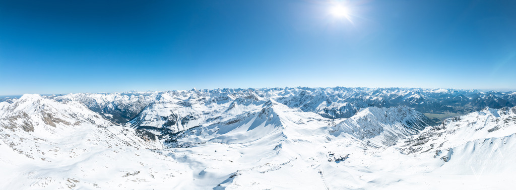 Fotografie-Leo-Schindzielorz-DE-Winter-Allgaeu-Alpen-Nebelhorn-20250318-PANO0021-Pano-org | Atmosphärische Landschaftsbilder & Drohnenaufnahmen aus dem Allgäu, Tirol, Südtirol & der Schweiz – ideal für Leinwanddrucke & zur stilvollen Raumgestaltung. - Realisiert mit Pictrs.com