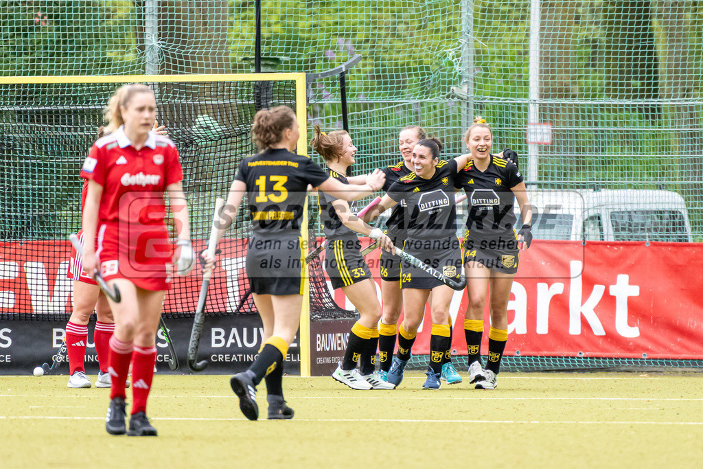 HK_20240407_100144 | 1. Bundesliga Hockey Damen Rot-Weiss Köln - Harvestehuder THC am 7.4.2024 Rot-Weiss Köln, Köln , Martin Pelegrina Teresa ( Harvestehuder THC #13 ) , Kiefer Katharina ( Harvestehuder THC #33 ) , Hauke Franziska ( Harvestehuder THC #26 ) , Daria Buchta ( Harvestehuder THC #24 ) , Maren Kiefer ( Harvestehuder THC #44 )