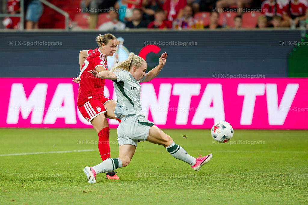 Supercup-Frauen-Bayern-Muenchen-vs-VfL-Wolfsburg 050 | Sportfotos und Eventgalerien von FX-Sportfotografie. Bilder von Fußball, Vereinsveranstaltungen und Events direkt ansehen und als Download bestellen. - Realisiert mit Pictrs.com