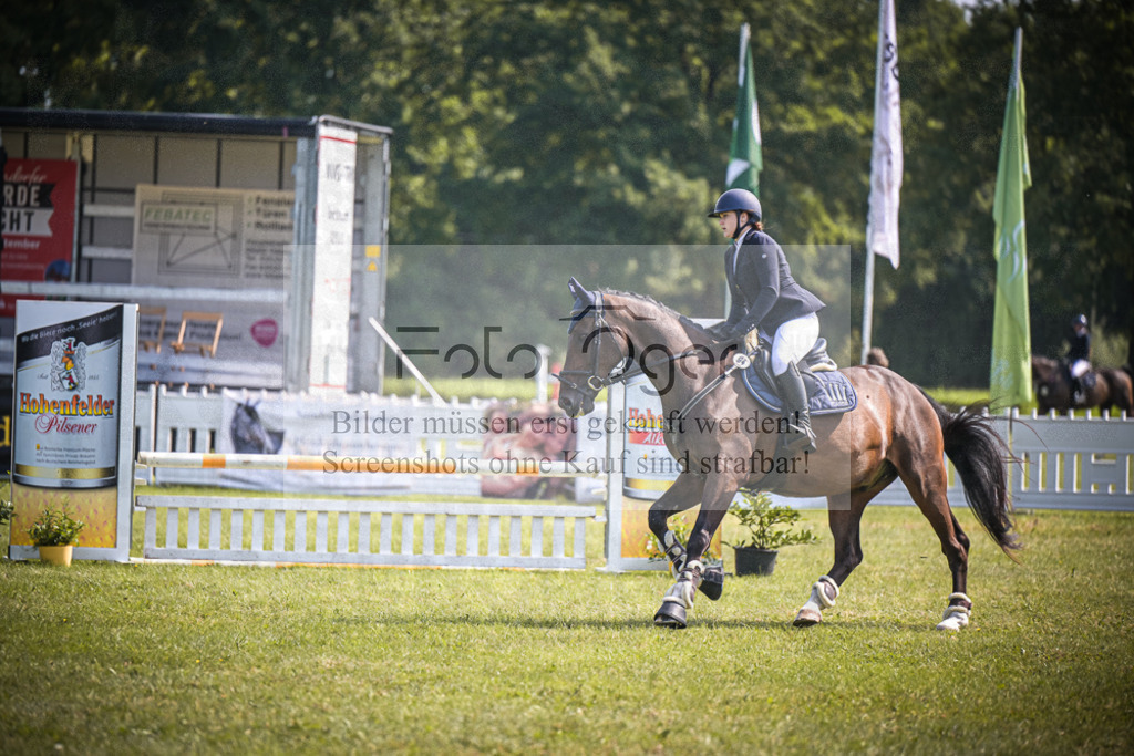 DOS_3068 | Entdecke hochwertige Reitturnierfotos von Foto Oger. Professionell, emotional und authentisch – jetzt Lieblingsmomente im Shop bestellen.Deutschlandweite Turnierfotografie. - Realisiert mit Pictrs.com
