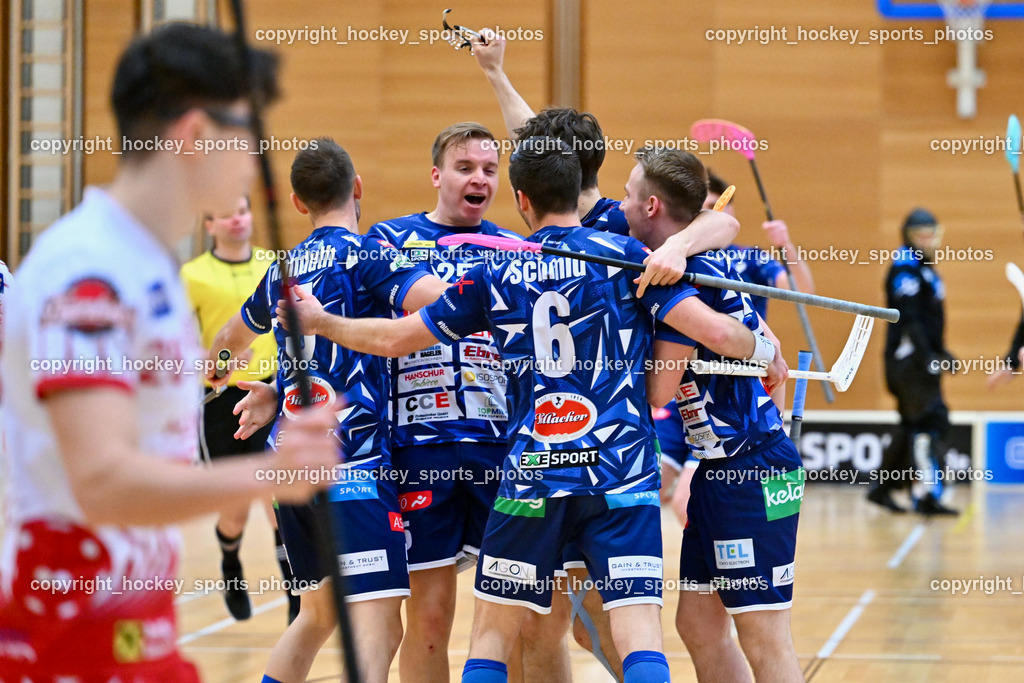 VSV Unihockye vs. KAC Floorball | Jubel VSV Unihockey Mannschaft, #6 Timo Schmid VSV Unihockey, #25 Jan Blazic VSV Unihockey, VSV Unihockye vs. KAC Floorball, VSV Unihockye vs. KAC Floorball am 13.04.2025 in Villach (Ballspielhalle St. Martin), Austria, (Photo by Bernd Stefan)