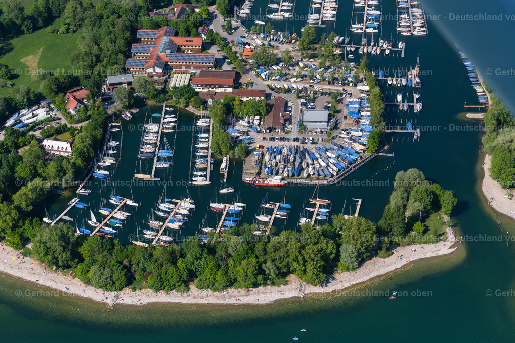 4027955 | LANGENARGEN 17.05.2020 Yachthafen mit Sportboot- Anlegestellen und Bootsliegeplätzen am Uferbereich des Bodensee " BMK Yachthafen Langenargen " in Langenargen am Bodensee im Bundesland Baden-Württemberg, Deutschland. Weiterführende Informationen bei: BMK Yachthafen Langenargen GmbH & Co. KG. // Pleasure boat marina with docks and moorings on the shore area of Bodensee " BMK Yachthafen Langenargen " in Langenargen at Bodensee in the state Baden-Wuerttemberg, Germany. Further information at: BMK Yachthafen Langenargen GmbH & Co. KG. Foto: Gerhard Launer