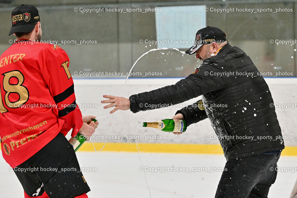 Lendhafen Seelöwen vs. Spartans Althofen | #18 Brenter Manuel Spartans Althofen, Sekt Dusche, Meisterfeier Spartans Althofen Mannschaft, Lendhafen Seelöwen vs. Spartans Althofen, Lendhafen Seelöwen vs. Spartans Althofen am 14.02.2025 in Ferlach (HTC Eishalle Ferlach), Austria, (Photo by Bernd Stefan)