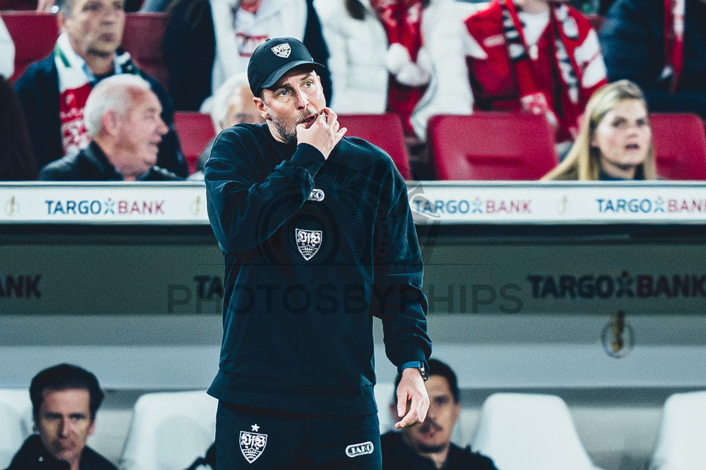 VfB Stuttgart vs. SC Freiburg, Fussball, DFB-Pokal, Halbfinale, 23.04.2026 | Sebastian Hoeness (Trainer VfB Stuttgart),VfB Stuttgart vs. SC Freiburg, Fussball, DFB-Pokal, Halbfinale, 23.04.2026DFB regulations prohibit any use of photographs as image sequences and/or quasi-video