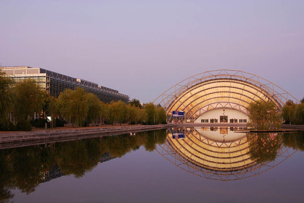 Foto: Leipzig - Congress Center Leipzig | Das Team hinter BILDLEXIKON LEIPZIG bündelt historische wie aktuelle Informationen über die Stadt Leipzig in Text und Bild auf einer Plattform und stellt diese der interessierten Öffentlichkeit zur Verfügung.