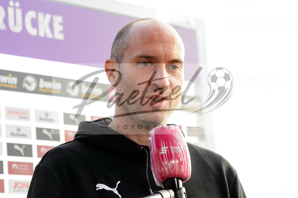 OSNVKO2021090620210906_226 | Fussball, Herren: Trainer Daniel Scherning (VfL Osnabrueck) im Interview beim Spiel der 3. Liga zwischen VfL Osnabrueck und FC Viktoria Koeln im Stadion an der Bremer Bruecke am 06.09.2021 in Osnabrueck, Deutschland.DFB / DFL REGULATIONS PROHIBIT ANY USE OF PHOTOGRAPHS AS IMAGE SEQUENCES AND/OR QUASI-VIDEO. - Realisiert mit Pictrs.com