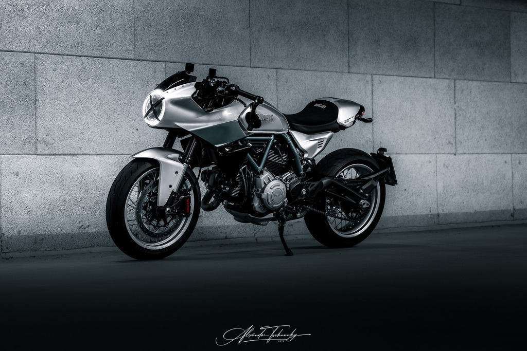 Ducati Scramber Formula 73 | Entdecken Sie die faszinierende Welt von Alexander Tschuncky Arts: Kreative Fotografie, atemberaubende Automobilkunst und hochwertiger Bilderdruck. Lassen Sie sich inspirieren! - Realisiert mit Pictrs.com