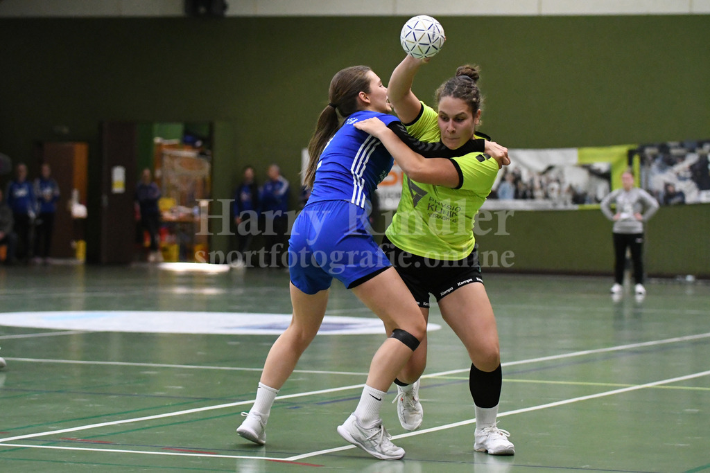 SSG Metten Damen : HSG Straubing | Zweikämpfe waren angesagt: Straubings #14 Glöckler  Verena  - Realisiert mit Pictrs.com