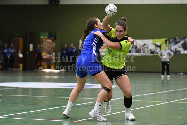 SSG Metten Damen : HSG Straubing | Zweikämpfe waren angesagt: Straubings #14 Glöckler  Verena  - Realisiert mit Pictrs.com