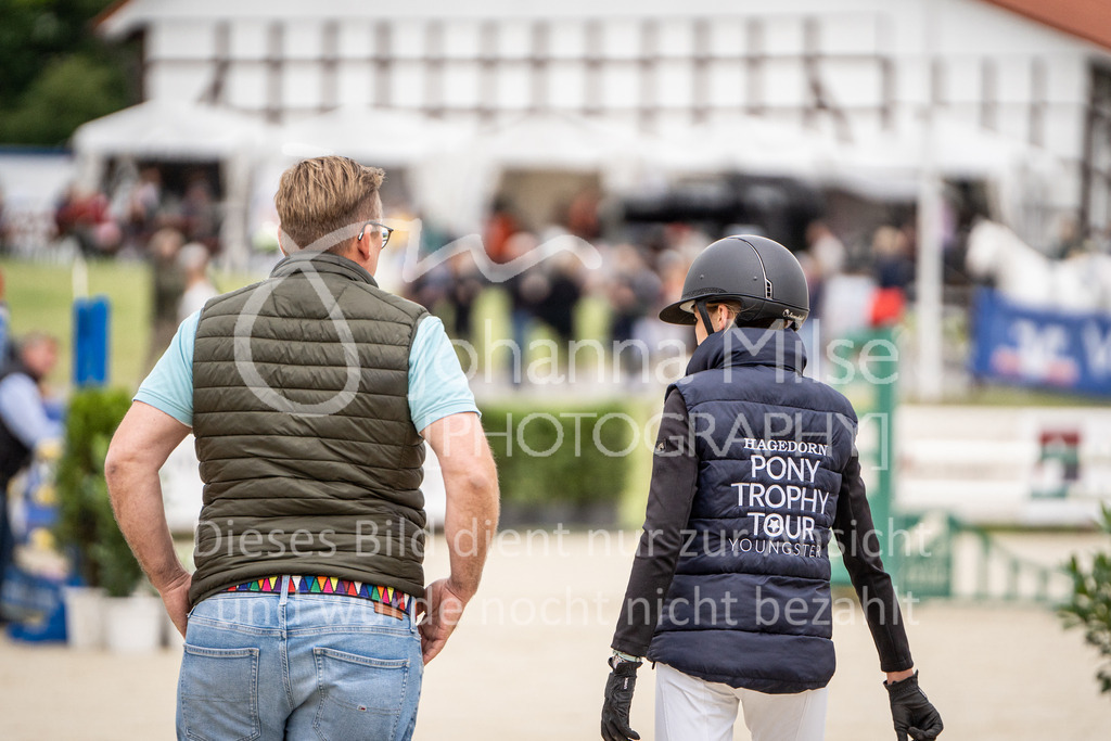 BHO24-SD-PonyTrophy-DSC07084 | Deine schönsten Turniermomente als professionelle Fotos! Entdecke hochwertige Pferdesport-Fotografie im Online-Shop. Jetzt Fotos finden & bestellen!