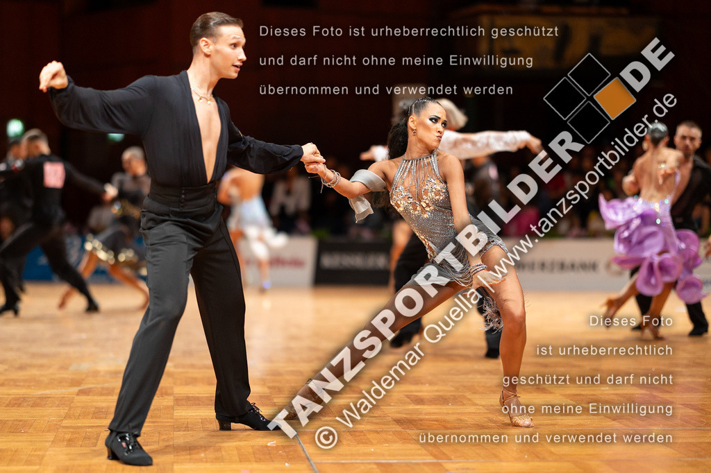 20230812-10008 | Hier finden Sie Tanz Bilder vom Latein und Standard Formationen tanzen. Sportbilder vom Tanzsport. Schöne Fotos und von Weltmeisterschaft, Europameisterschaft, Bundesliga, Regionalliga, Oberliga und Landesliga sowie von GOC Stuttgart, DanceComp, WM Bremen