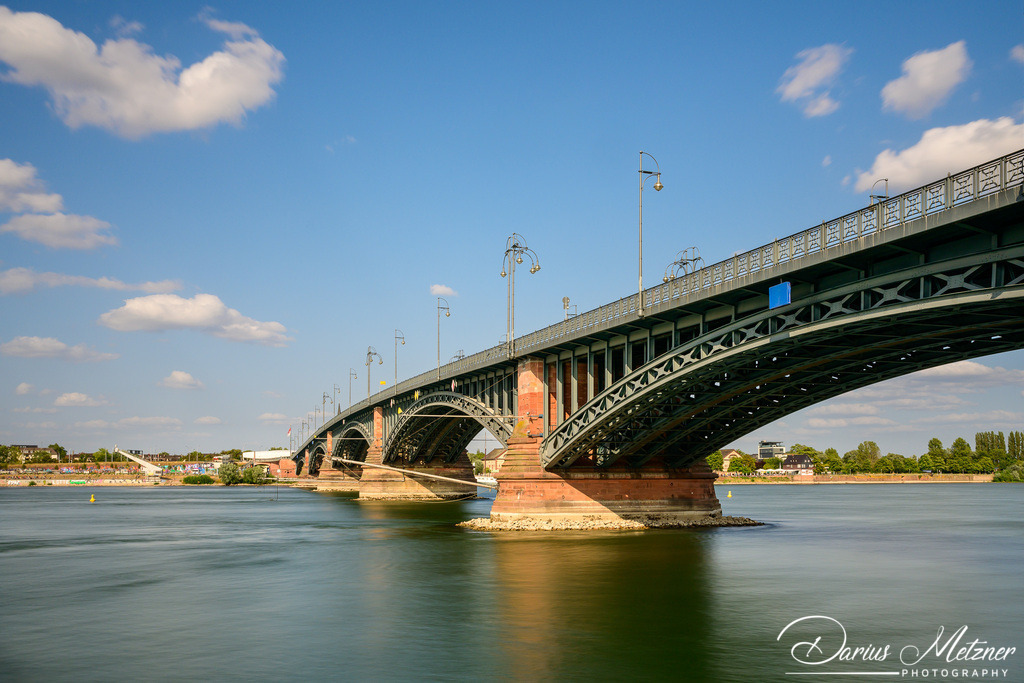 Die Theodor-Heuss-Brücke | Die Theodor-Heuss-Brücke zwischen Mainz und Mainz-Kastel