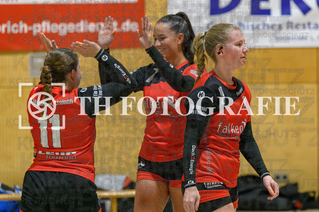 GER, SG Maulburg/Steinen - SV Allensbach 2, Handball, Suedbadenliga, 2. Spieltag, Saison 2023/2024, 14.10.2023 | Laura Traeber (SG Maulburg/Steinen, #11), Lena Marie Hlawarschek (SG Maulburg/Steinen, #07), Tamara Posovzky (SG Maulburg/Steinen, #09)

GER, SG Maulburg/Steinen - SV Allensbach 2, Handball, Suedbadenliga, 2. Spieltag, Saison 2023/2024, 14.10.2023

Foto: TH Fotografie/Thomas Hess