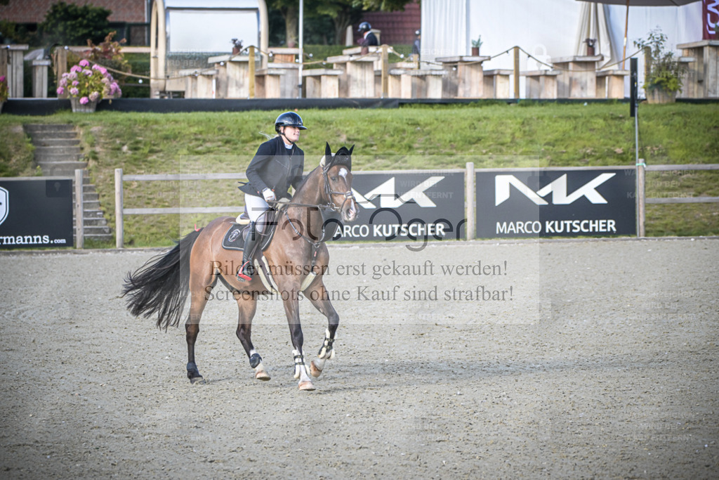 DOS_8420 | Entdecke hochwertige Reitturnierfotos von Foto Oger. Professionell, emotional und authentisch – jetzt Lieblingsmomente im Shop bestellen. - Realisiert mit Pictrs.com