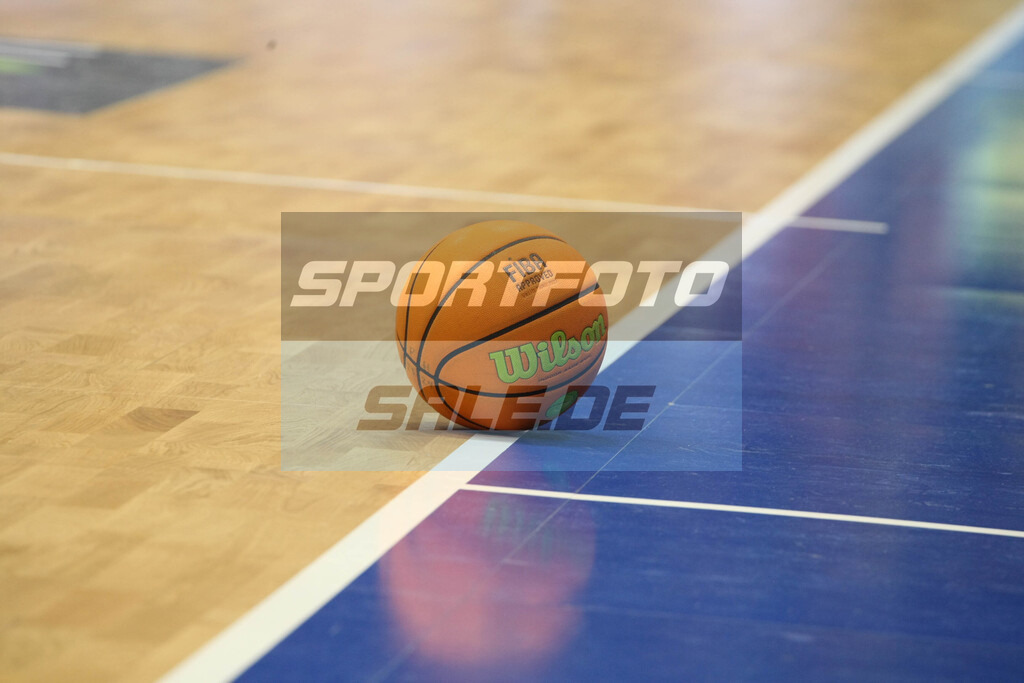 Phoenix Hagen - Eisbären Bremerhaven | Symbolbild Spielball - © Sportfoto-Sale (MK) - Realisiert mit Pictrs.com