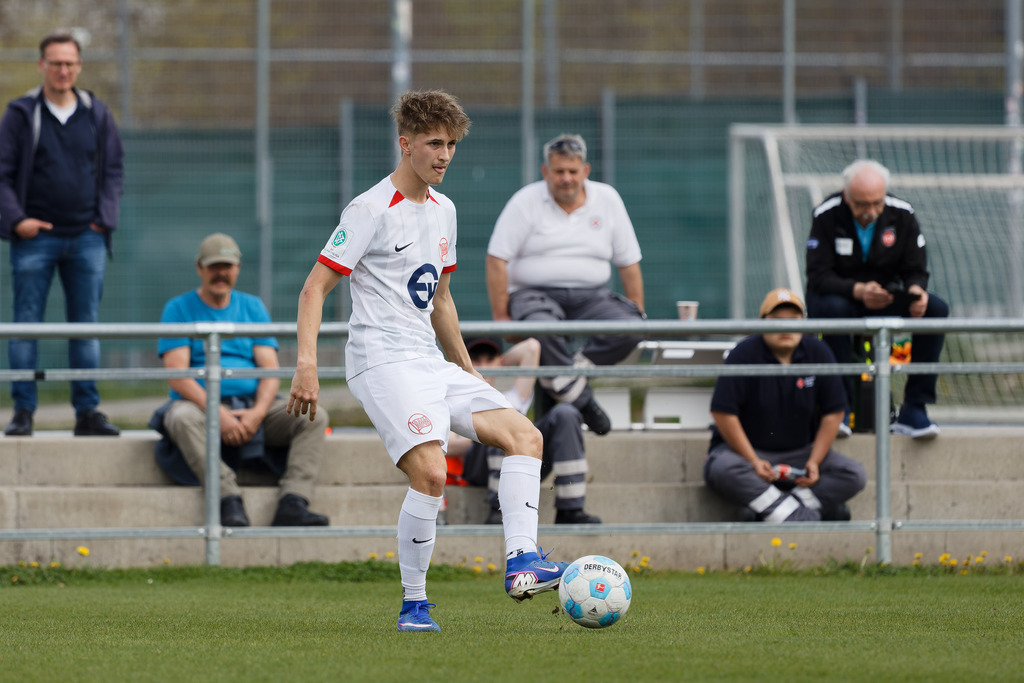 FCHOFK_260418_6-106 | 1.FC Heidenheim 1846 vs. Offenbacher Kickers, Fußball, U17, B-Junioren, NWL, U17-DFB-Nachwusliga, 2025/2026, 10. Spieltag, 18.04.2026 in Heidenheim, Walter-Birkhold-Jugendstadion (Foto: Michael Bulling) - Realisiert mit Pictrs.com