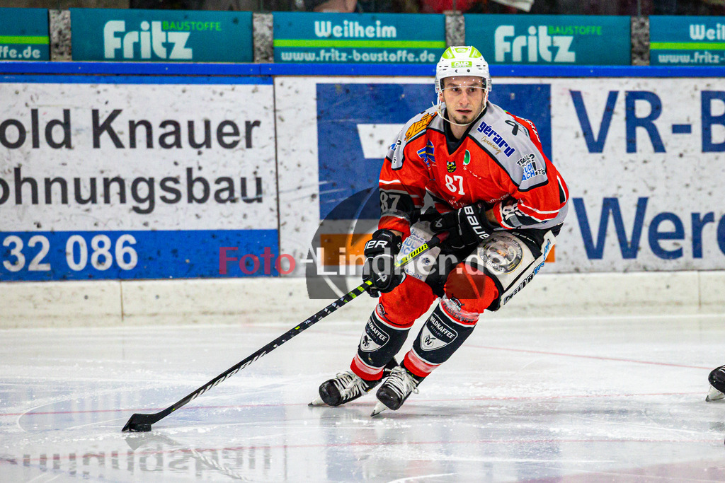 TSV Peißenberg Miners vs TEV Miesbach | Eishockey Bayernliga 2023/2024, TSV Peißenberg Miners vs TEV Miesbach, 20240202,
Dominic KRABBAT (Miners 87) am Puck,
2024-02-02 in Peißenberg (Eisstadion)
87 Dominic KRABBAT (Miners 87)
Copyright: WolfgangxLindner foto-lindner.de