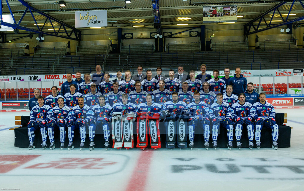 Iserlohn Roosters Teamshooting | Fotodatenbank für Print- und Onlinemedien mit den Schwerpunkten Fußball, Eishockey, Basketball, Handball, Wintersport und Leichtathletik - Realisiert mit Pictrs.com