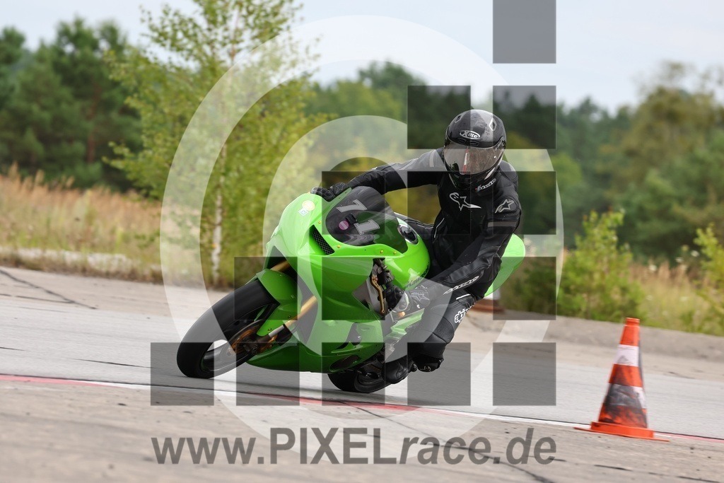 0071-20240803_04367 | Schöne Erinnerungen an spannende Momente - das festzuhalten ist unser Job. PIXELrace.de ist seit 2003 auf den Rennstrecken Europas unterwegs um die Action draußen beim Fahren und die wunderbare Stimmung imm Fahrerlager für euch einzufangen.