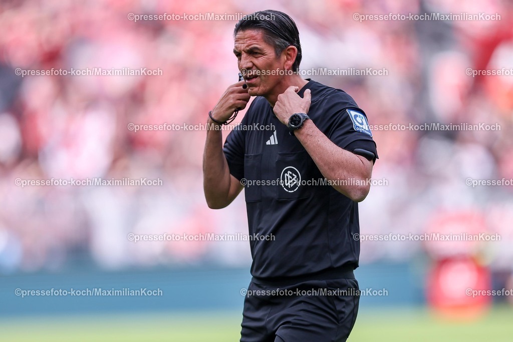 BVB11042601022 | 11.04.2026, Fußball, Borussia Dortmund - Bayer 04 Leverkusen, 1. Fußball Bundesliga, 29. Spieltag, Signal Iduna Park, Saison 2025 2026: Schiedsrichter Deniz Aytekin  DFB regulations prohibit any use of photographs as image sequences and or quasi-video.