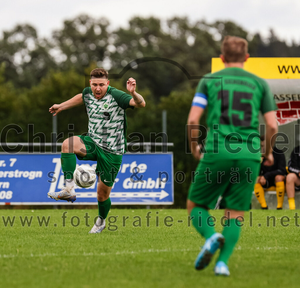 2023-08-06_024_SC_Kirchasch_gegen_SV_Eichenried | Bockhorn, Deutschland, 06.08.2023:
Fußball, Kreisliga 2023 / 2024, 2. Spieltag, SC Kirchasch gegen SV Eichenried, Endergebnis: 3:1

Maximilian Finke (SV Eichenried, #11)

Foto: Christian Riedel / fotografie-riedel.net